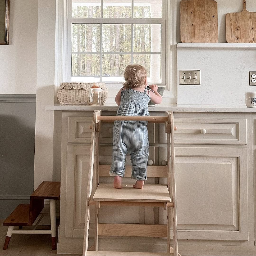 myduckling Deluxe Folding Adjustable Learning Tower - Natural
