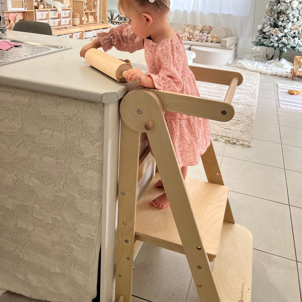myduckling Deluxe Folding Adjustable Learning Tower - Natural