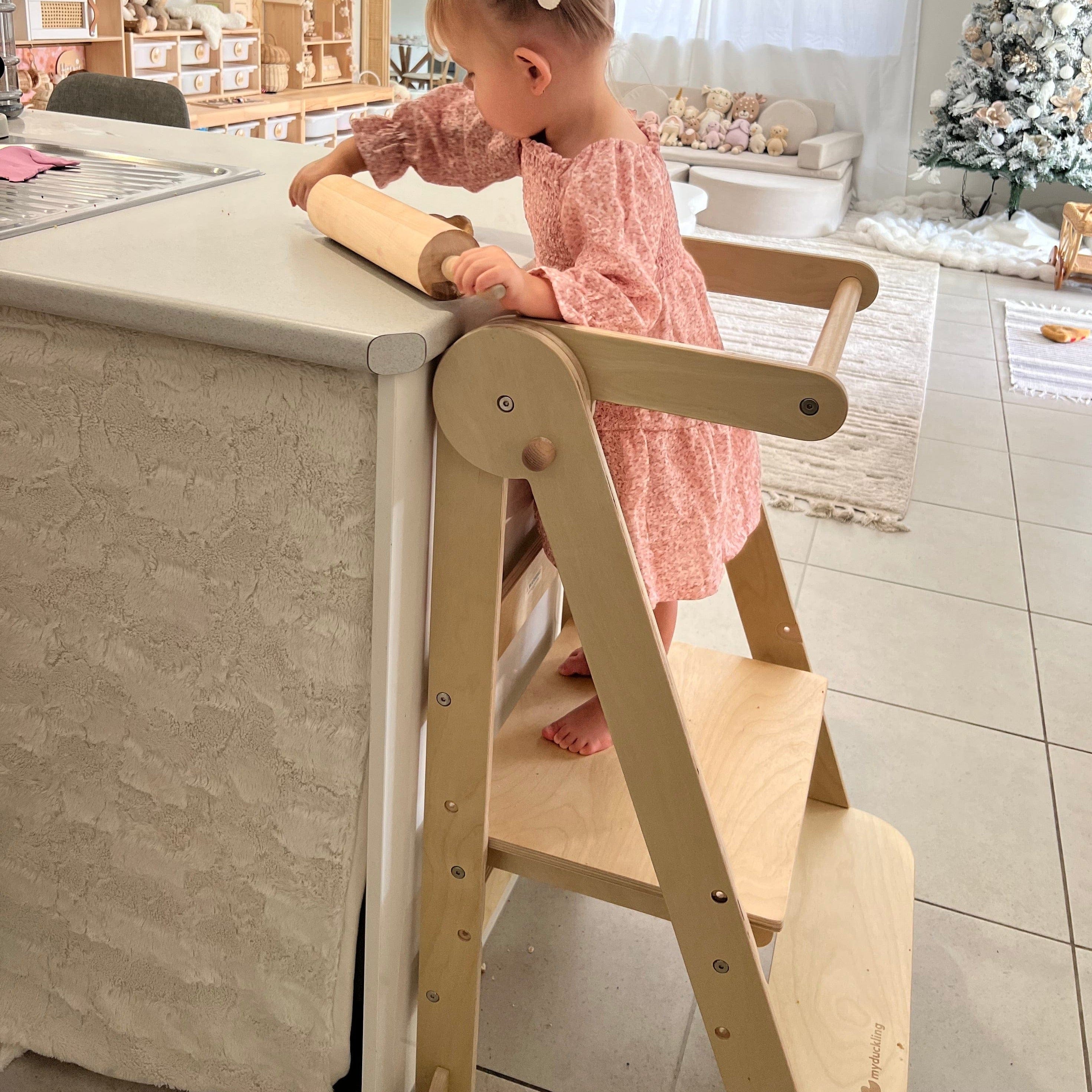 myduckling Deluxe Folding Adjustable Learning Tower - Natural